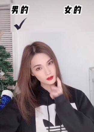 快男刘著女装露面疑整容,还是男儿身没变性,喜欢男的父母很支持