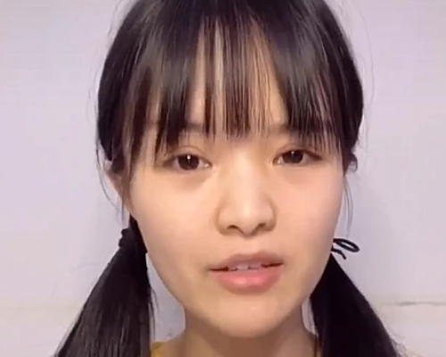 七阿姨故意扮丑遭粉丝拆台,素颜照被扒出,不当明星出道可惜了