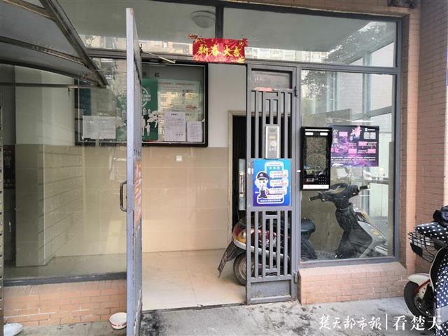 深夜频现敲门声住户担忧小偷踩点 物业表示加强巡查