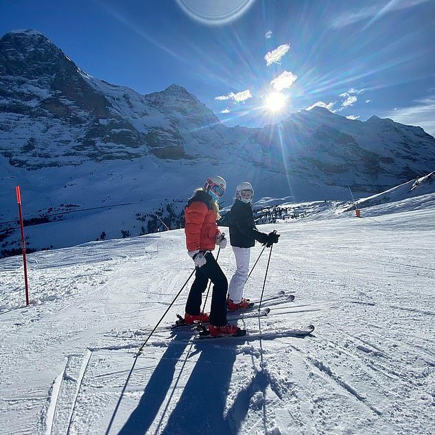 威格摩尔拍摄的滑雪照片(图:ins)海外网12月29日电数百名英国人避免