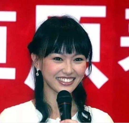 明星老照片在讲相声的星爷和达叔年轻时的瞿颖张张引人回忆