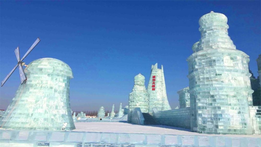 长春的冰雪新天地,跟哈尔滨的冰雪大世界相比,有哪些差距呢