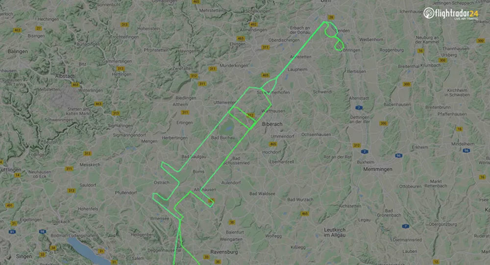 欧洲开始接种新冠疫苗后 飞行员在德国上空留下不寻常的飞行轨迹