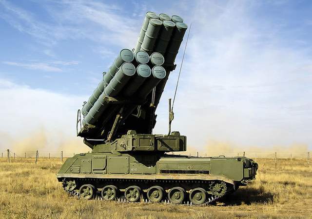 俄罗斯"山毛榉-m3"防空导弹武器系统的未装雷达的导弹发射车装备有