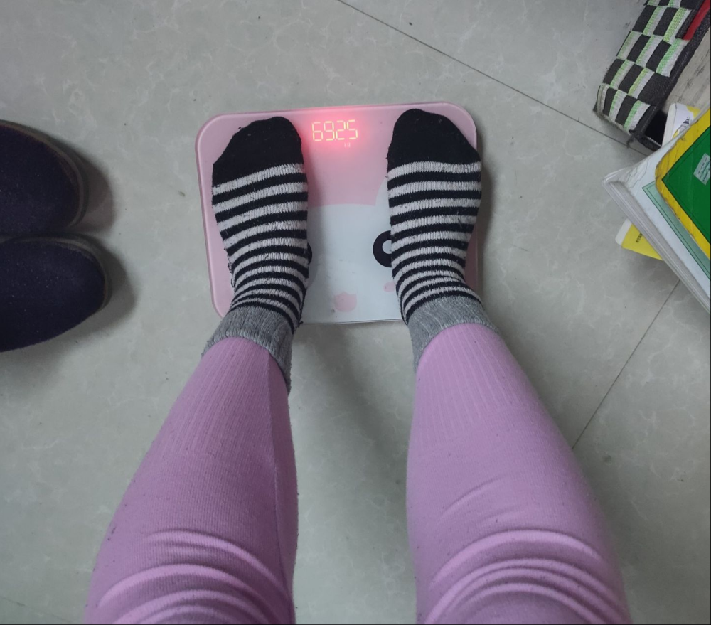 4号的体重,腿一直都很粗这是最瘦的时候运动,跳绳过后跳绳过后115的
