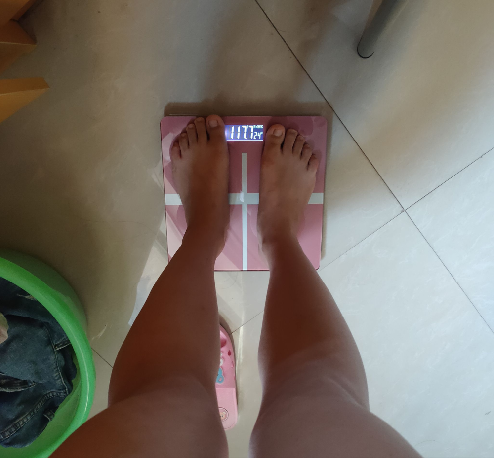 4号的体重,腿一直都很粗这是最瘦的时候运动,跳绳过后跳绳过后115的