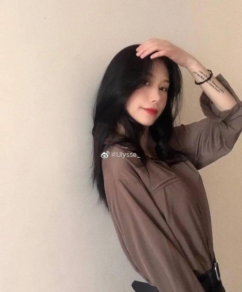 "谁不喜欢又a又飒的小姐姐,这一波颜值杀太可了!"哈哈