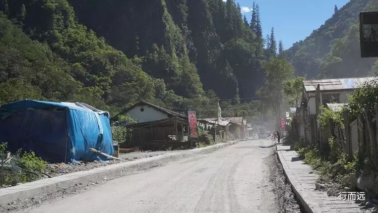 骑行滇藏线第16天波密排龙乡跨天险泡温泉体验不一样的318