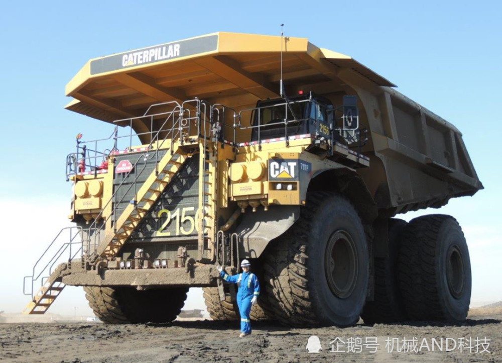 75710的有效载荷容量为496吨,是世界上最大的采矿自卸车