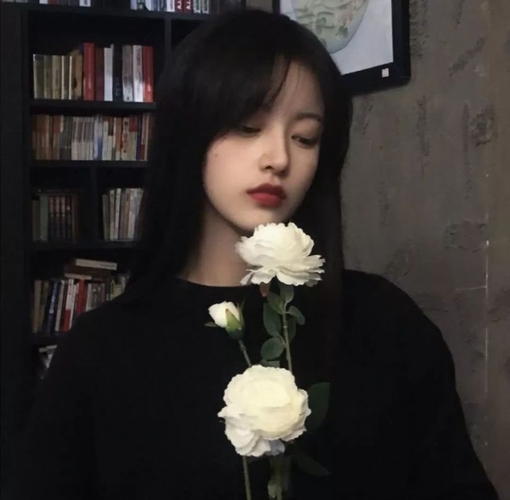 氛围感很强的清冷气质女生头像_腾讯新闻