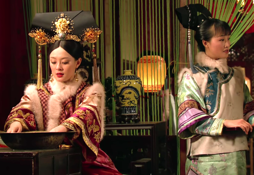 甄嬛传:在龙凤胎满月的时候,甄嬛为何让皇上去敬妃的寝宫?暗藏深意