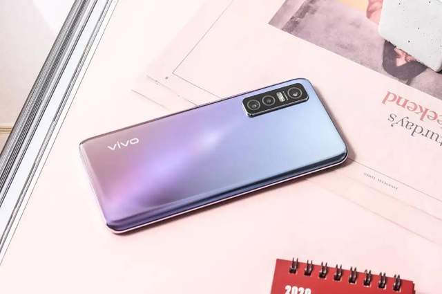 仅需千元的高颜值手机,vivo y73s这款手机让我非常满意,值得我推荐给
