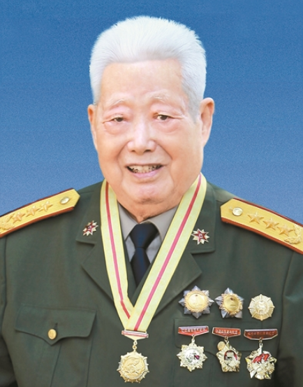 他从大校升为上将,任军区政委,儿子想升副师级被拒绝