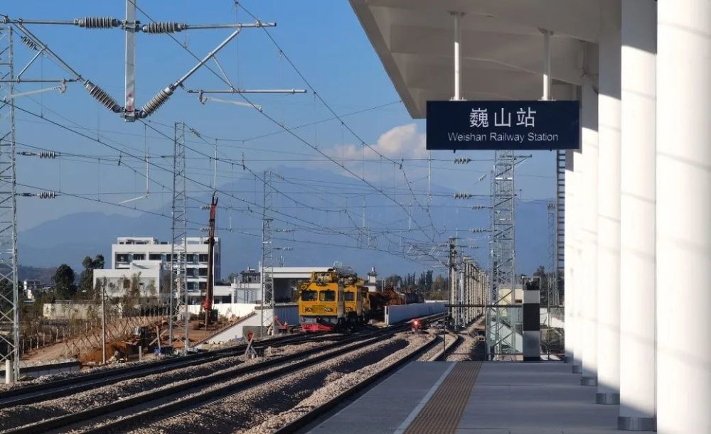 大临铁路开通后,旅客从春城花都昆明乘动车出发,可以到大理巍山古城转