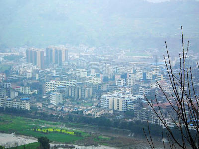 雅安各区县人口_雅安职业技术学院(3)