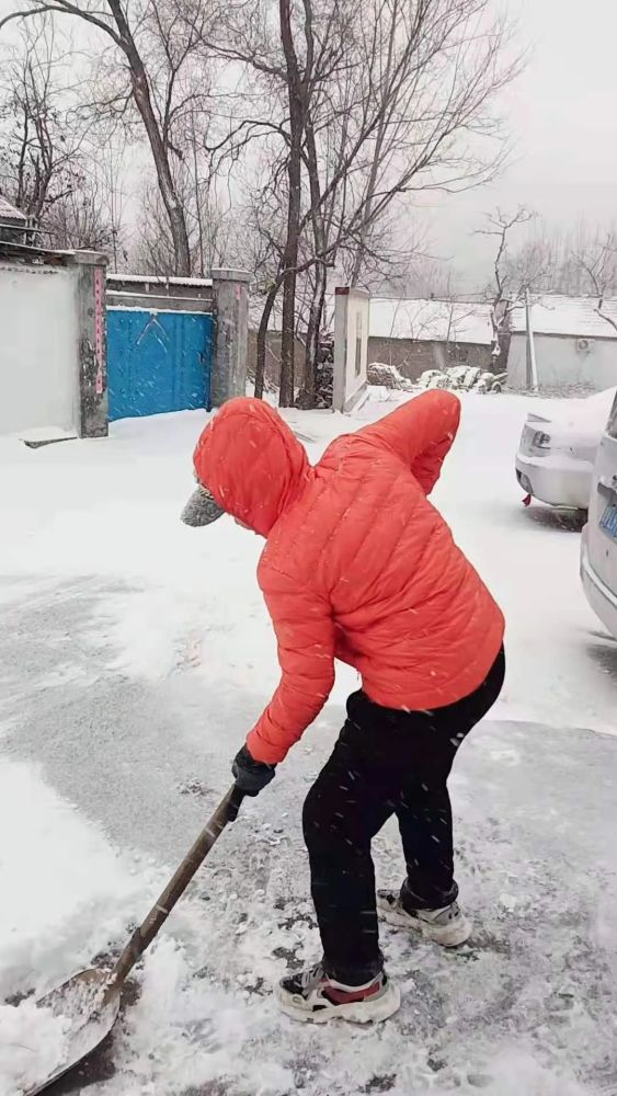 石峪村,将义务扫雪进行到底!