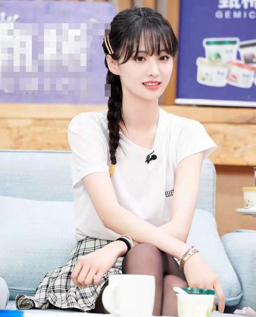 发型对颜值影响好大郑爽剪齐刘海差点认不出锥子脸瘦出法令纹