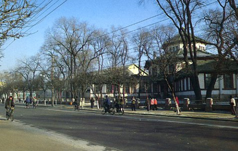 老照片80年代的吉林市那时的吉林还是和长春相比肩的大城市