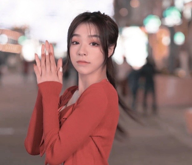 刘思瑶鼻子开始越来越怪,美颜相机也救不了她,明明还是那张脸却已经认