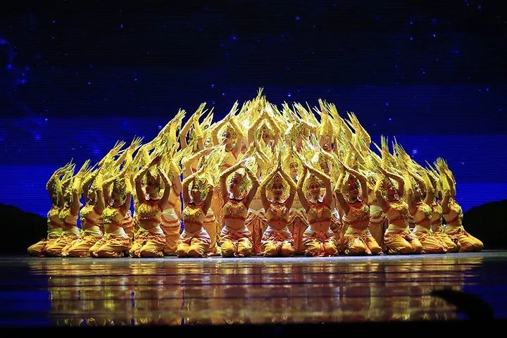 版纳gdp_中国gdp增长图