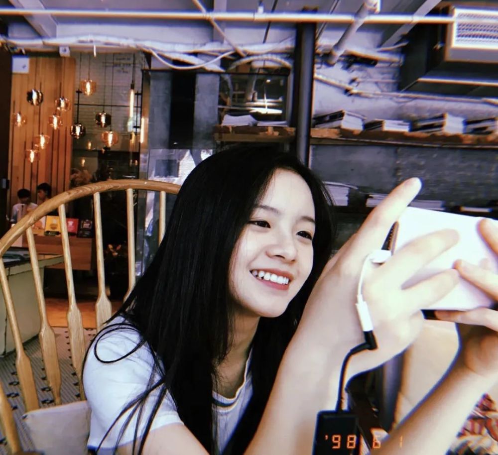 头像李庚希
