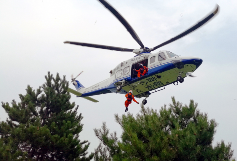 警探号丨电影情节般的直升机救援 揭秘北京警航救援队的日常