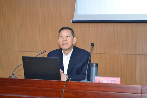 妇联在此次培训中邀请了市北党校副校长赵玉瑞同志进行《登高望远
