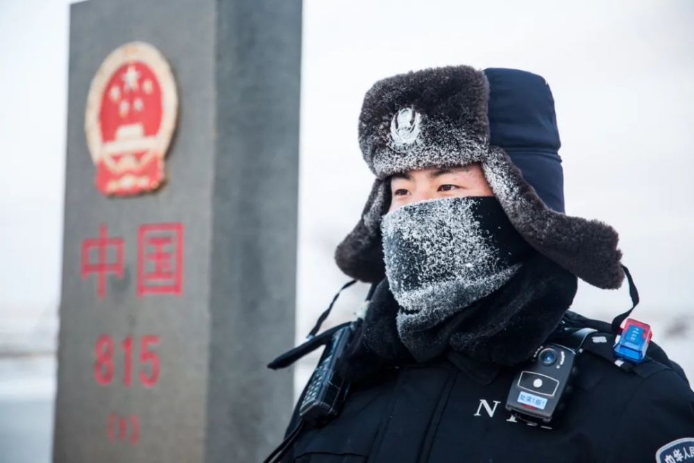 寒潮来袭,最美雪"警"最"冻"人