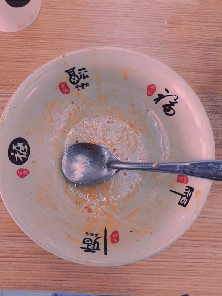盘 行 动 光 盘 行 食堂的饭碗是圆的,圆圆的光盘,是安庆师大学子勤俭