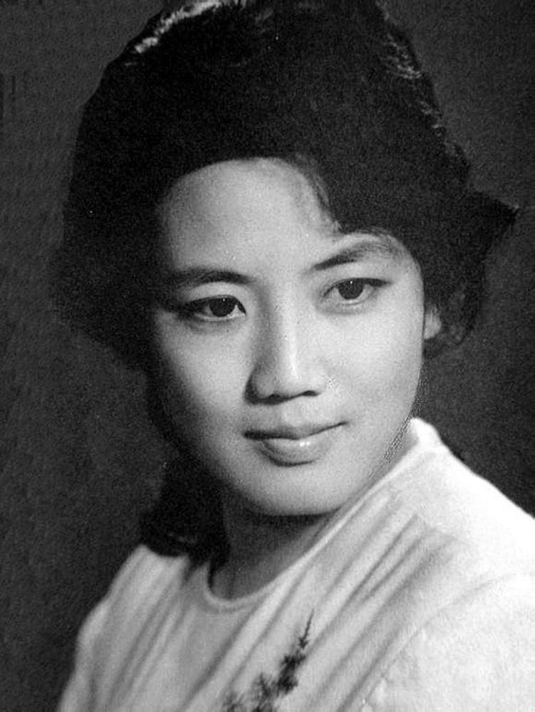 影后李秀明:80年代最红女星,刘晓庆给她当配角,40岁成亿万富婆