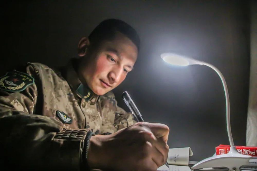 兵哥短剧编辑，幕后英雄的创作之旅