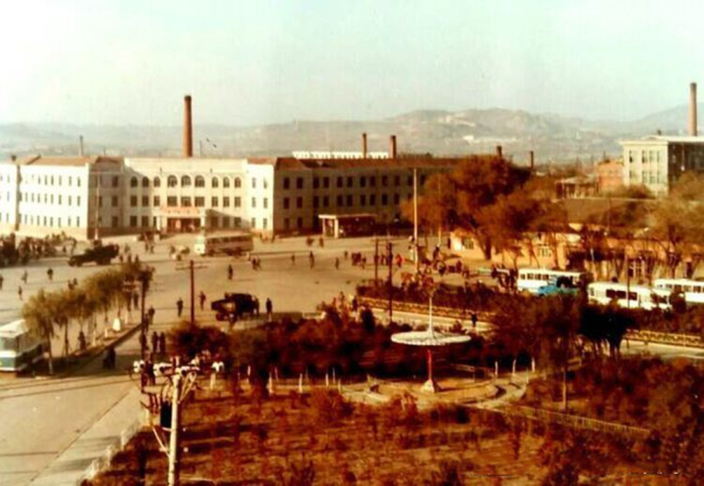 老照片:90年代的黑龙江鹤岗,5万买套房的网红城市鹤岗