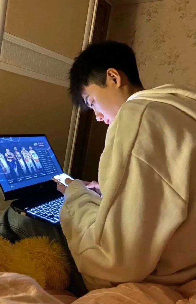 抓拍民间帅哥合集!网友:不止亿点点心动!