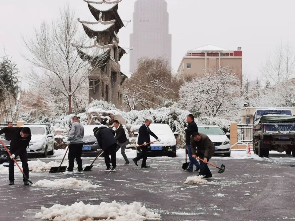 闻雪而动,保障出行!淄博高新区这些人超帅!