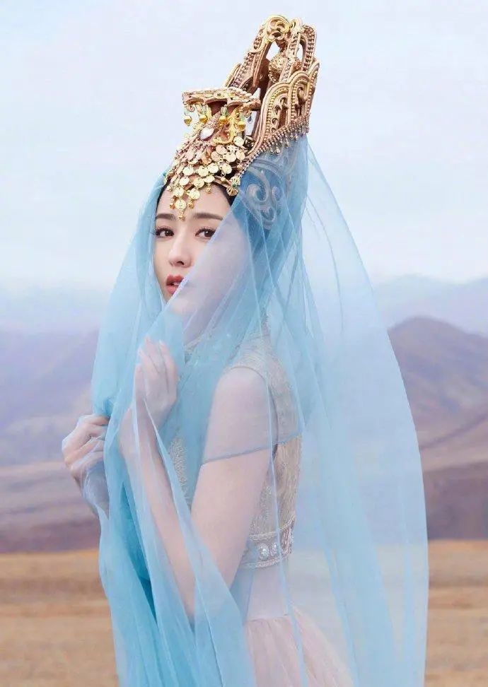佟丽娅多套民族风造型,演绎"异域女神