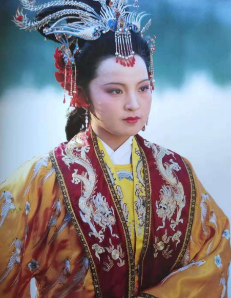 本来富贵闲人的宝玉就像泄了气的皮球,一直萎靡不振.
