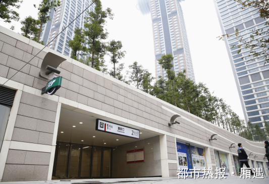 古渝雄关通地铁 走进1号线朝天门地铁站