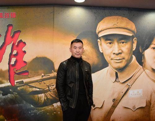 比如马诗红饰演的林彪,几乎与旧照片上的林彪长得一模一样.