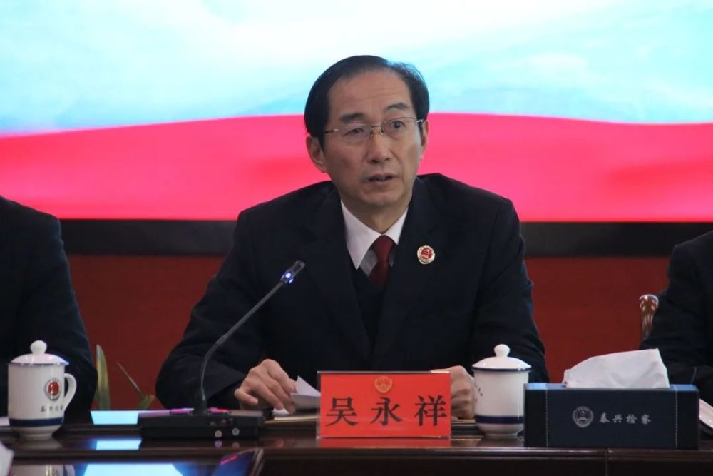 一是党组成员,政治部主任吴永祥通报各部门检察贡献度情况.