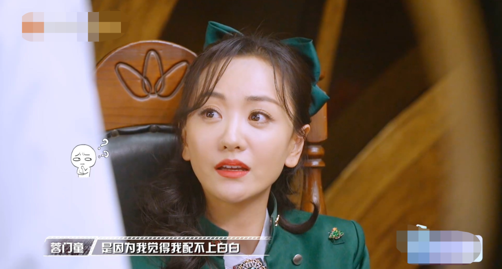 角色设定中,"蓉门童"被自己的养父关在一个修建的秘密房间中.