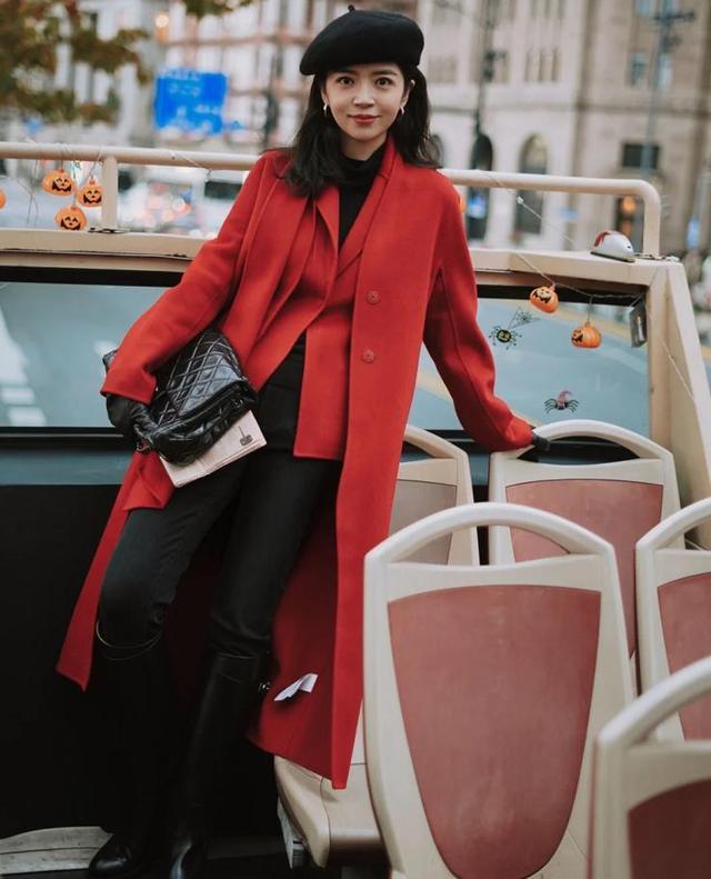过新年必备的红色大衣,怎样搭配才洋气?学学博主们,这样穿好美