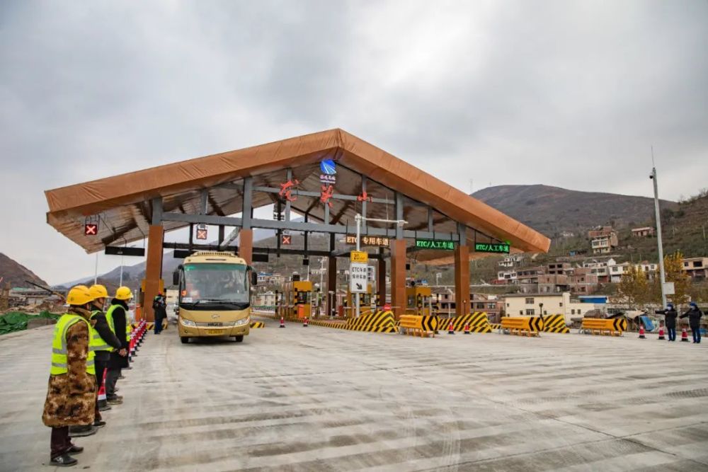 献礼2021:昭通5条高速通车,10县市区实现通高速目标,威信(三桃斑竹至