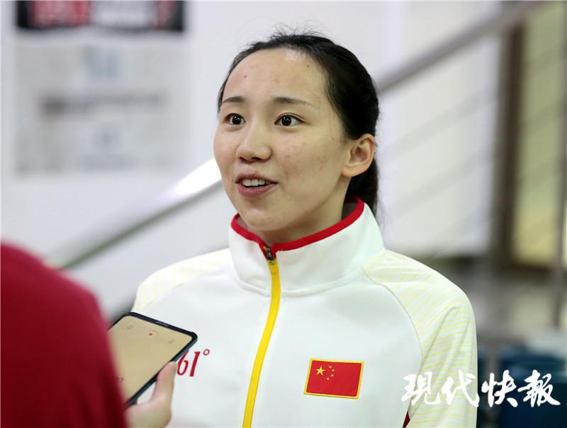 回家训练,呙俐感觉非常亲切和温暖△夹球旋转 10 圈记者看到,联合测试