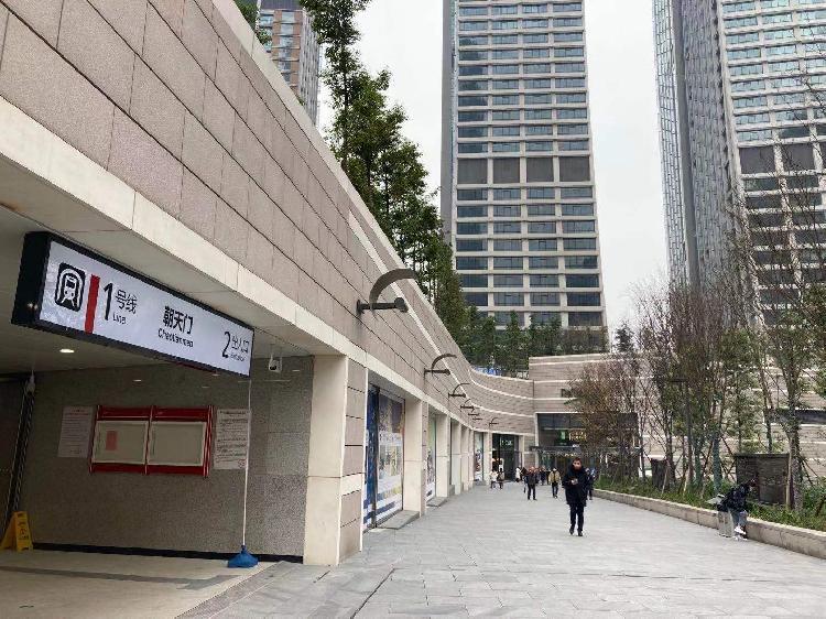 重庆朝天门地铁站运营!采用1岛2侧3站台设计,无缝衔接来福士
