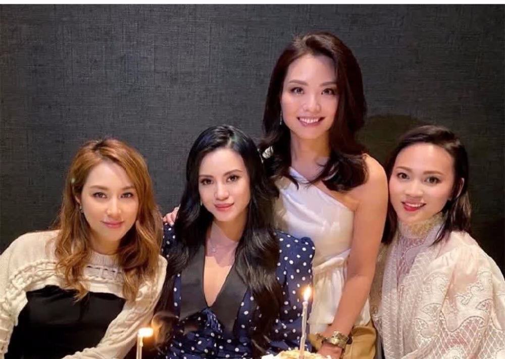 徐子淇长相端庄大气,穿搭也要更高级,才配得上她豪门贵妇身份!