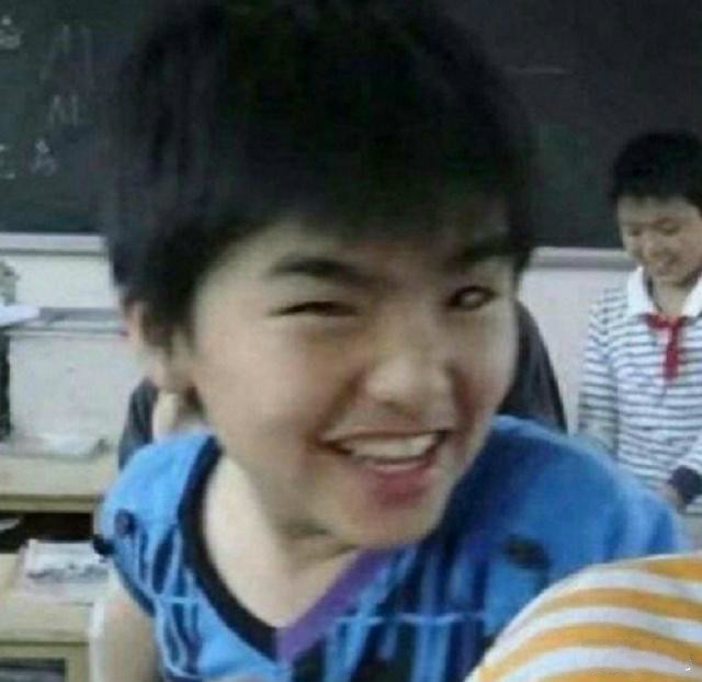 然后则是林炜翔还在小学生时期的照片再度翻火