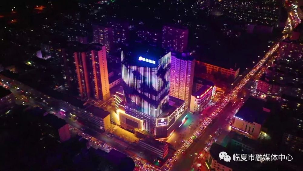跨年夜丨临夏市百益时代广场灯光秀璀璨夺目 闪耀2021