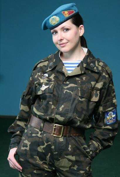 强悍而又美丽的俄罗斯女兵编制12万人战场上很难识别军衔