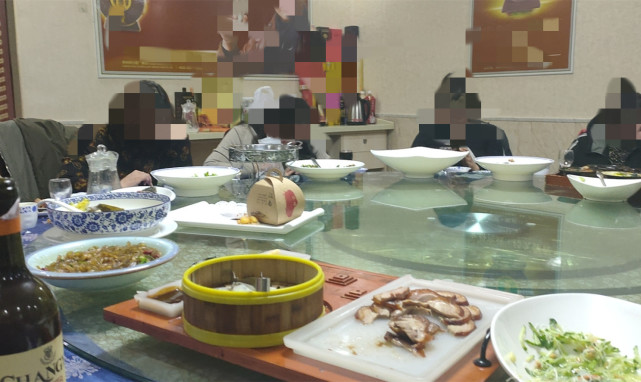公司跨年聚餐,一晒圈,朋友直呼:要是有同款老板,就赖着不走