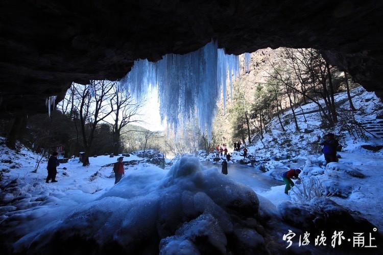 四明山鹁鸪岩水帘洞美成童话